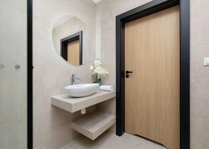 דירה Comfortable With Parking&balcony By Renters