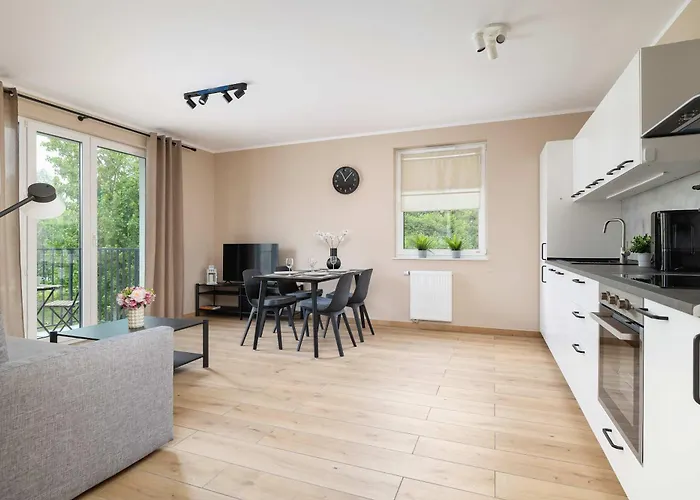 Comfortable With Parking&balcony By Renters דירה *